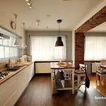 Bialy Dom - 2 Bedrooms Apartmán Katovice