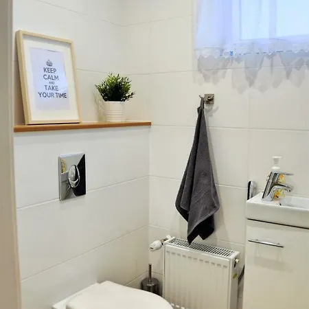 Bialy Dom - 2 Bedrooms Apartment Katowice